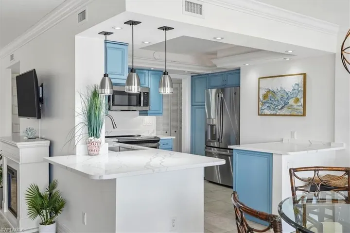 2400 Gulf Shore Blvd N 604, Naples, Florida 34103