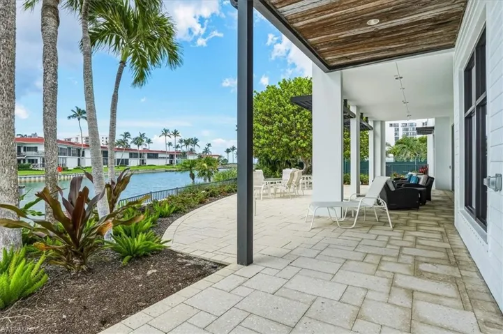 2400 Gulf Shore Blvd N 604, Naples, Florida 34103