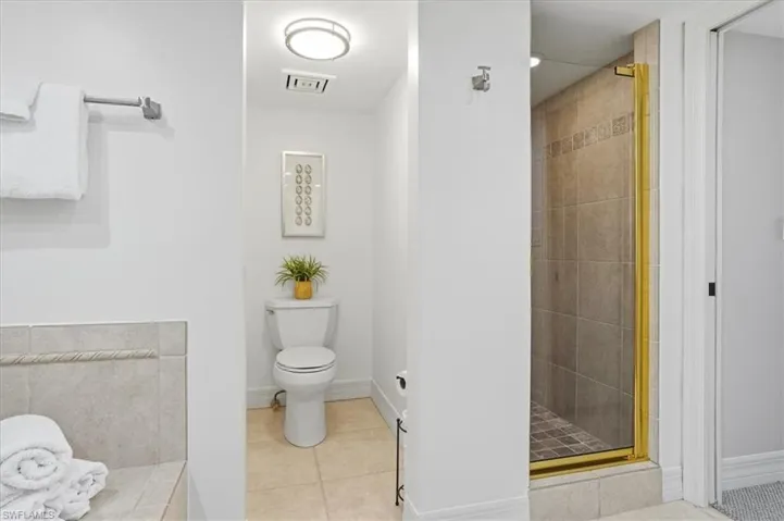 2400 Gulf Shore Blvd N 604, Naples, Florida 34103