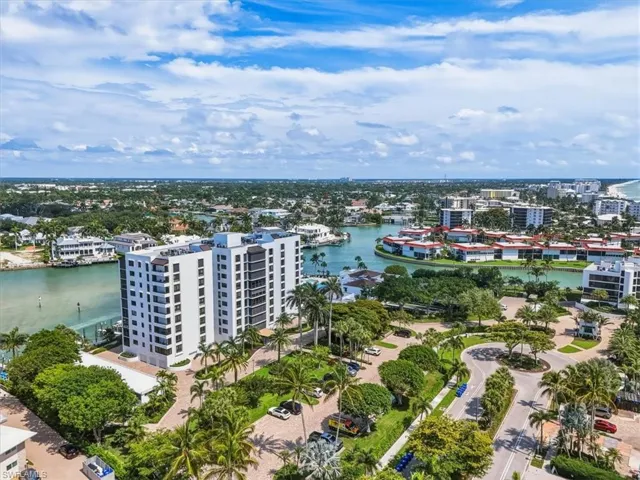 2400 Gulf Shore Blvd N 604, Naples, Florida 34103
