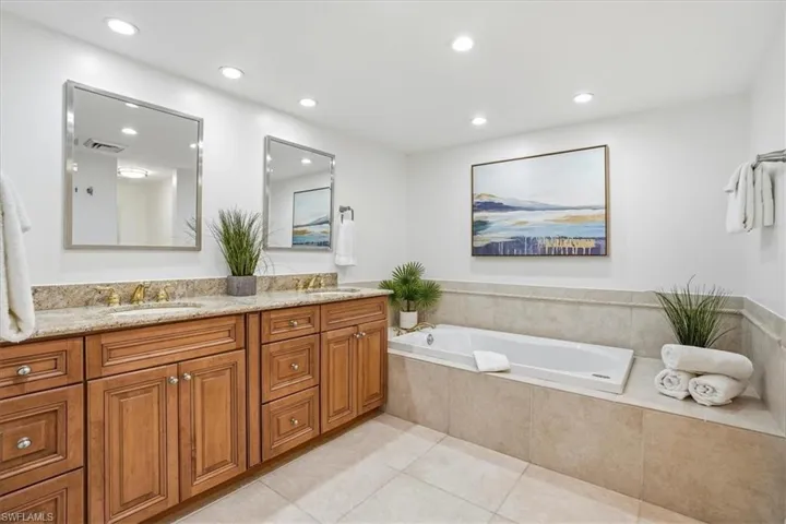 2400 Gulf Shore Blvd N 604, Naples, Florida 34103