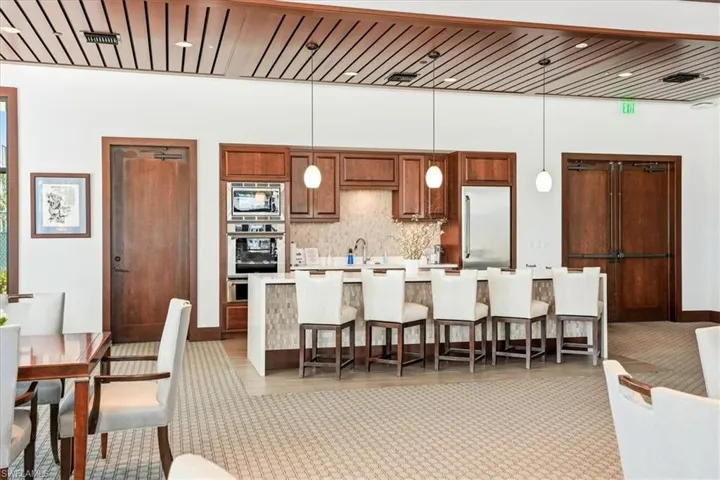 2400 Gulf Shore Blvd N 604, Naples, Florida 34103