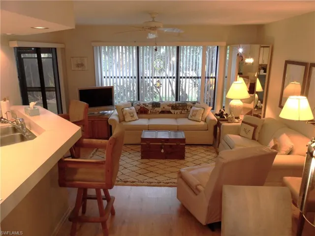 opens to lanai