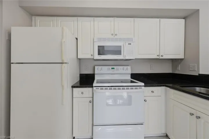 1265 Wildwood Lakes Blvd 207, Naples, Florida 34104