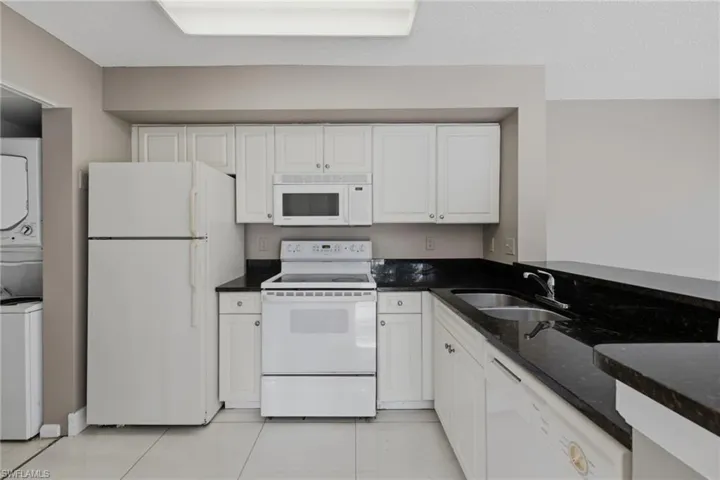 1265 Wildwood Lakes Blvd 207, Naples, Florida 34104