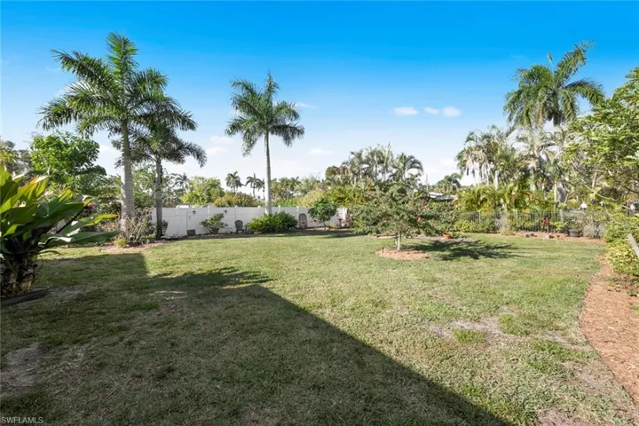 11870  McGregor  BLVD, Fort Myers, FL 33919