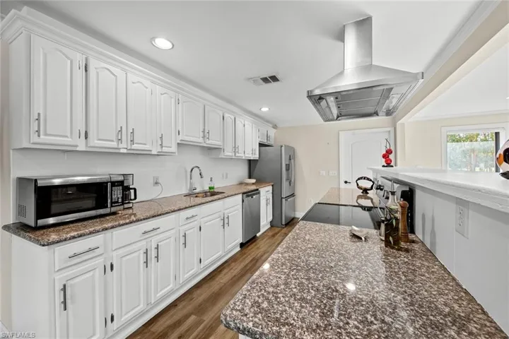 11870  McGregor  BLVD, Fort Myers, FL 33919