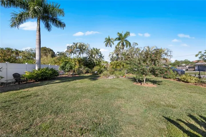 11870  McGregor  BLVD, Fort Myers, FL 33919