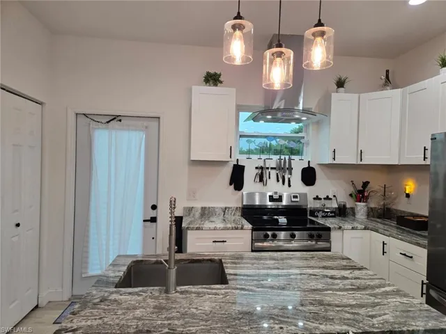 23041 Roundtree Ave, Alva, Florida 33920