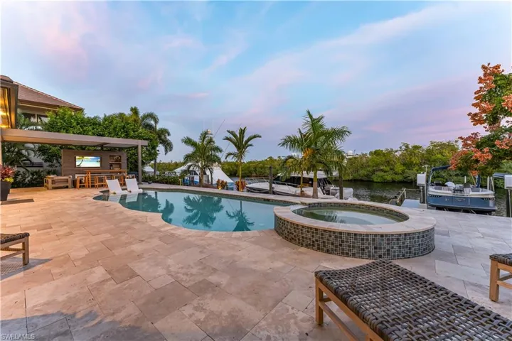 Another view of your outdoor oasis!