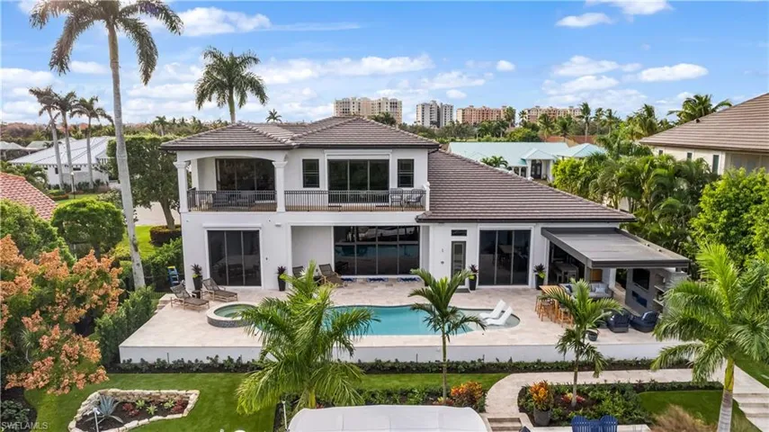 Waterfront home on the canal w/direct gulf access, No bridges & just minutes to the open water!!