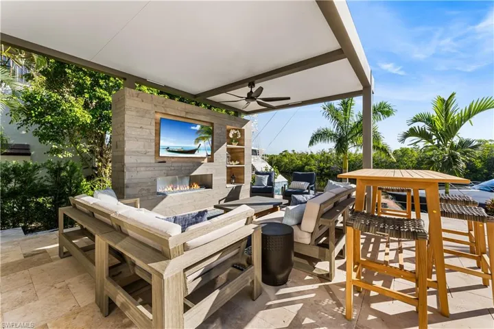 Another view of your outdoor oasis!