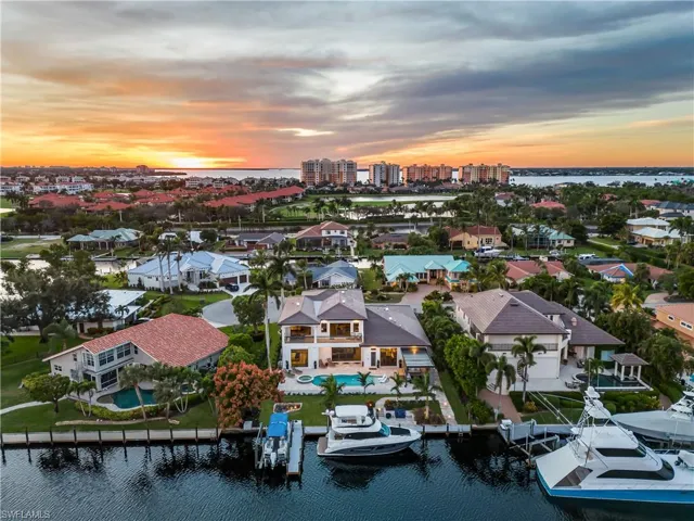 Waterfront home on the canal w/direct gulf access, No bridges & just minutes to the open water!!
