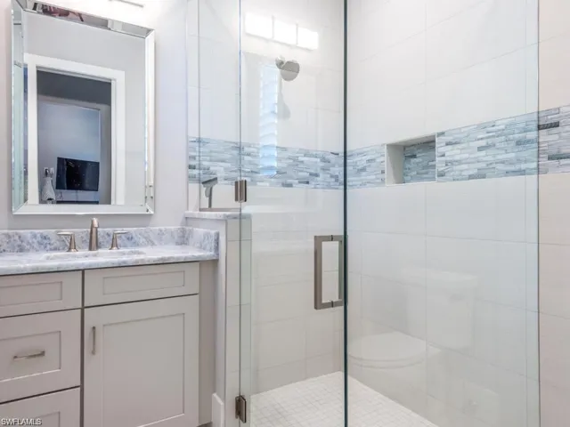 Upstairs full bathroom
