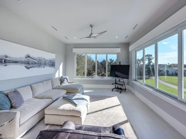 2nd floor flex space