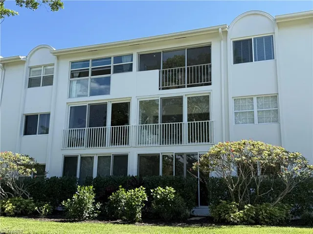 View of apartment building / complex
