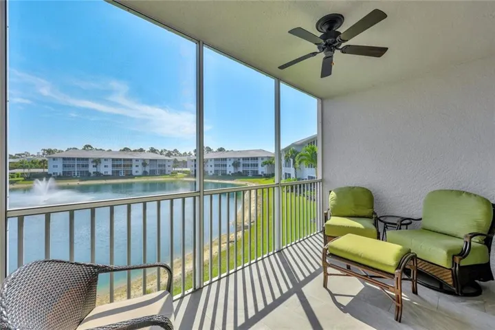Lania/ solarium featuring ceiling fan and a water view