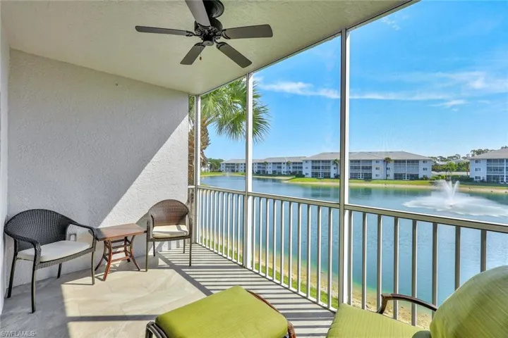 Lania/ solarium featuring ceiling fan and a water view