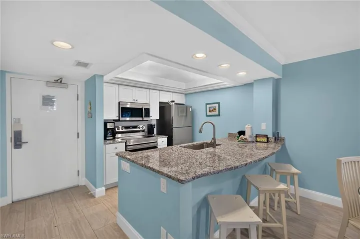Breakfast Bar/Kitchen