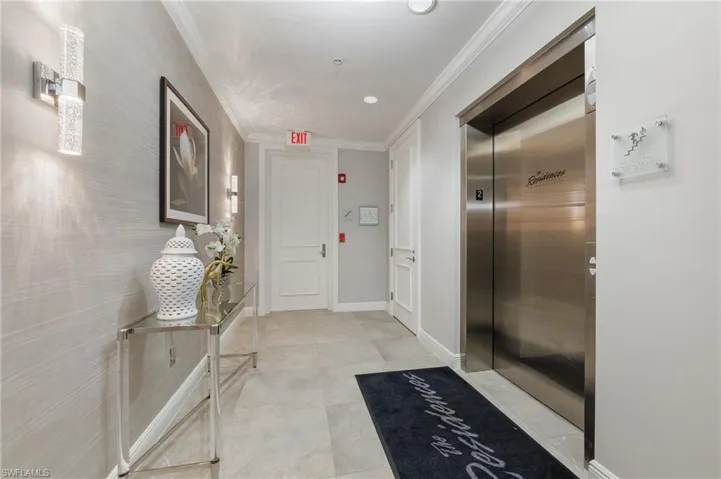 Convenient proximity to the elevator!