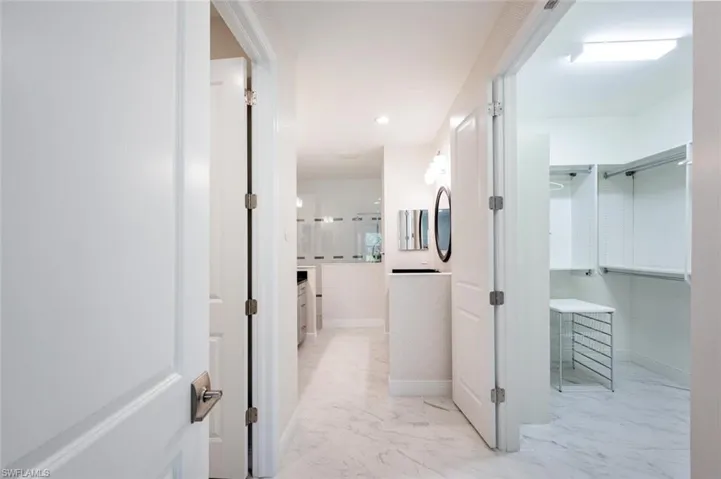 2206  Marquesa  CIR, Naples, FL 34112