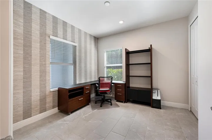 2206  Marquesa  CIR, Naples, FL 34112