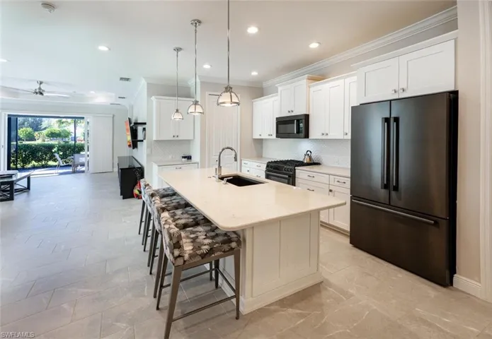 2206  Marquesa  CIR, Naples, FL 34112