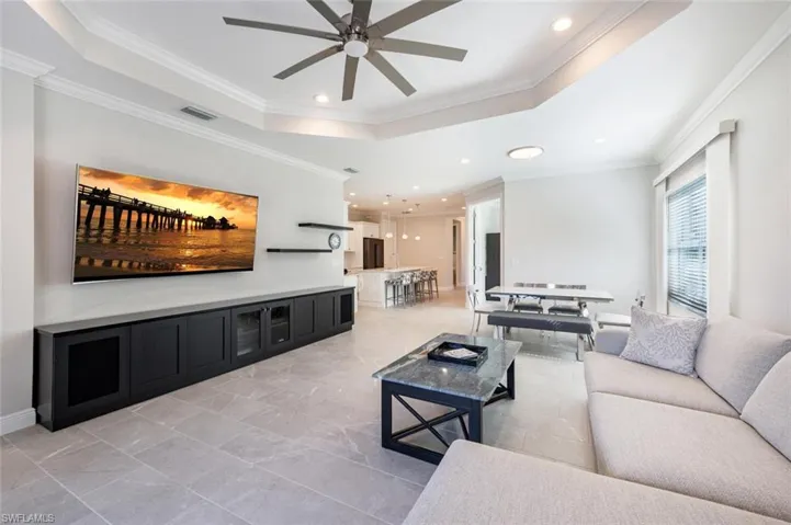 2206  Marquesa  CIR, Naples, FL 34112
