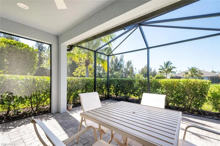2206  Marquesa  CIR, Naples, FL 34112