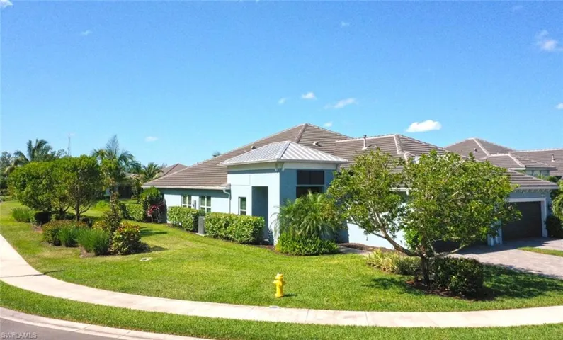 2206  Marquesa  CIR, Naples, FL 34112