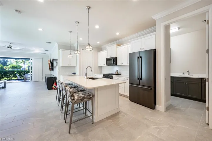 2206  Marquesa  CIR, Naples, FL 34112