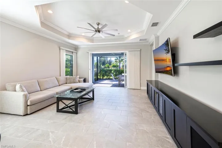 2206  Marquesa  CIR, Naples, FL 34112