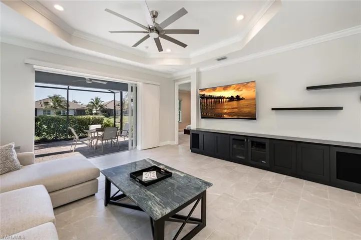 2206  Marquesa  CIR, Naples, FL 34112