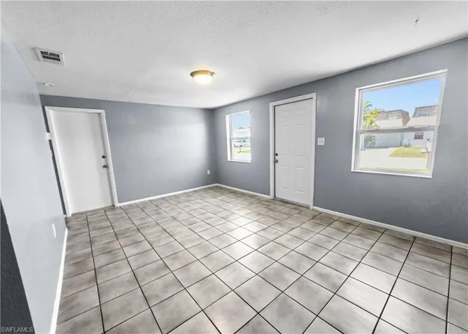 6617 Warwick Cir, Fort Myers, Florida 33919