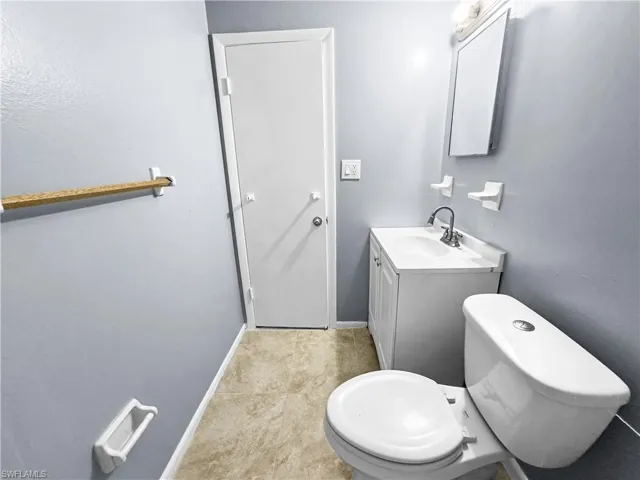 6617 Warwick Cir, Fort Myers, Florida 33919