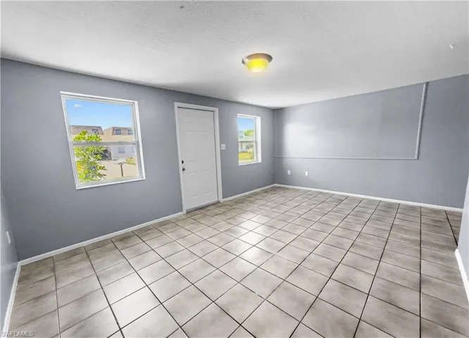 6617 Warwick Cir, Fort Myers, Florida 33919