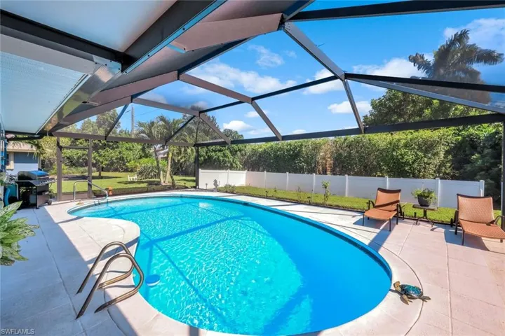 Beautiful heated outdoor pool with newer lanai cage
