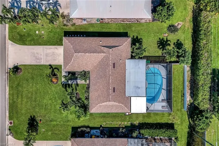 Spacious yard space!