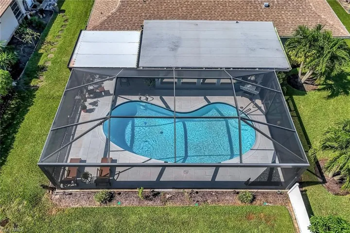 Aerial views of 4459 Lakewood Blvd