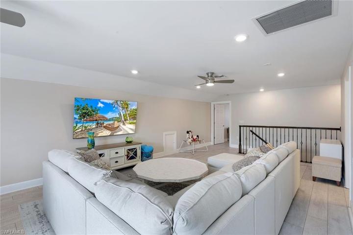 Huge loft with new LVP Flooring