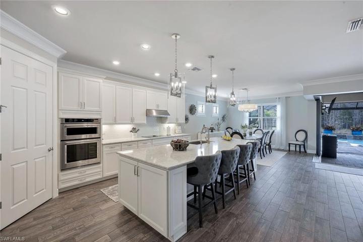 Built in kitchen with Kitchen-Aid appliances