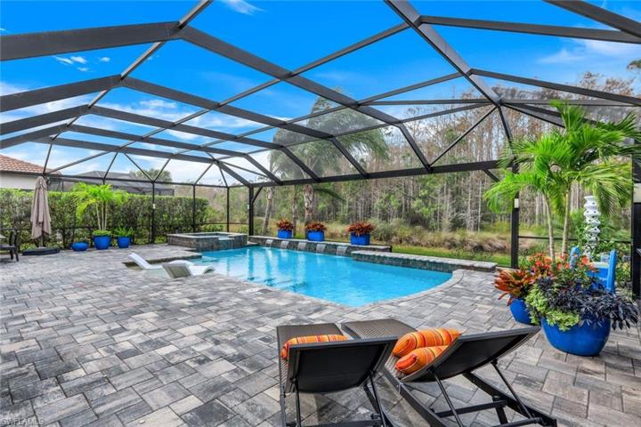 Custom pool and spa with oversized lanai