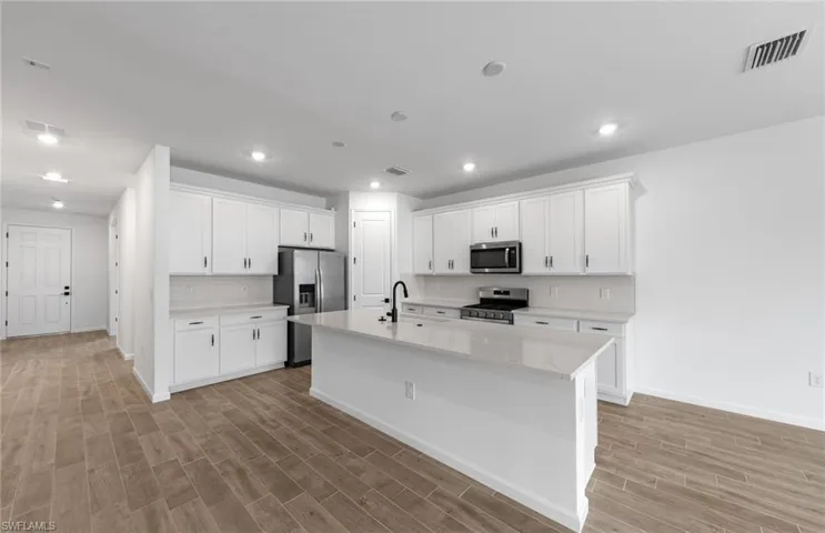 2084 Freemont Way, Naples, Florida 34120
