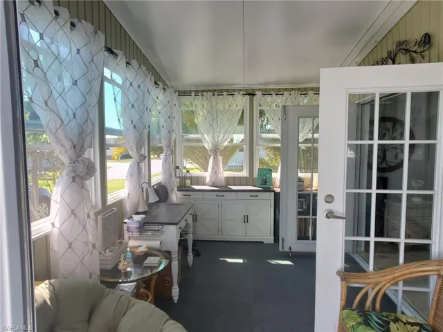 Warm & welcoming air-conditioned front porch