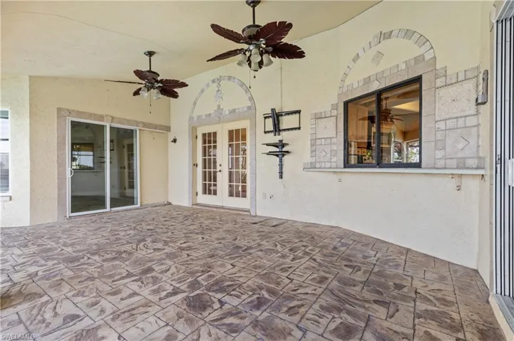 Large under truss Screened lanai