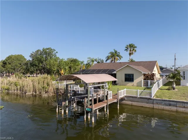 Remote control boat lift