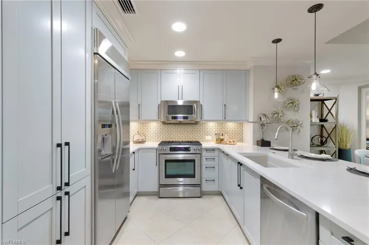 9115  Strada  PL, Naples, FL 34108
