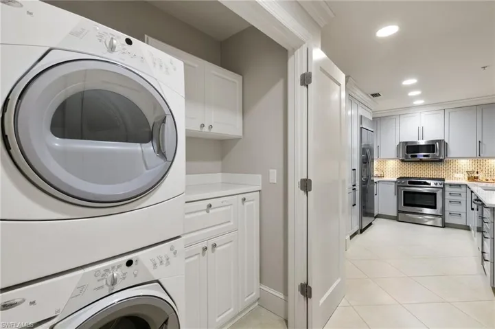 9115  Strada  PL, Naples, FL 34108