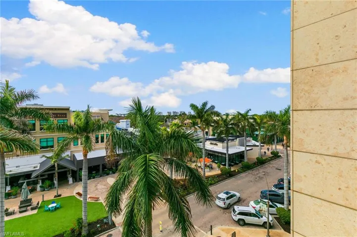9115  Strada  PL, Naples, FL 34108