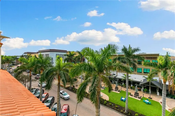 9115  Strada  PL, Naples, FL 34108